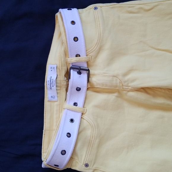 Yellow Jeans with belt - Picture 2 of 3